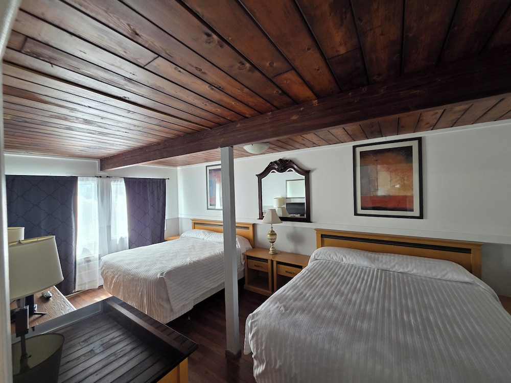 Falcon Nest Motel