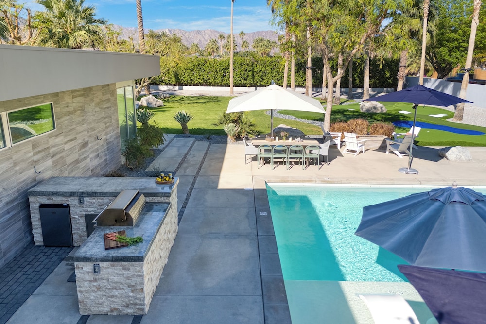 The Polo Villas by AvantStay – Modern Oasis Near Empire Polo Club