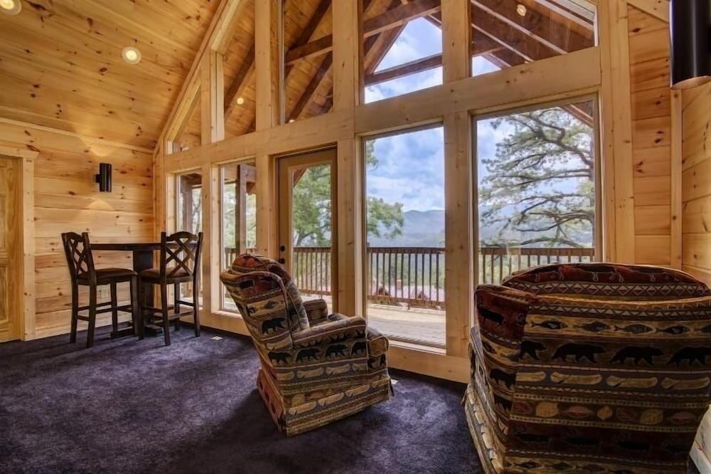 Lazy Bear Lodge - 4 Bedrooms, 4 Baths, Sleeps 14 Home by RedAwning