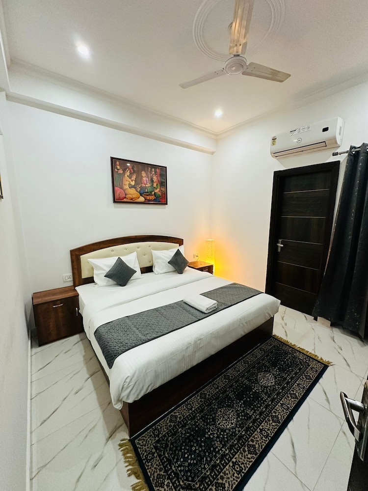 V Rooms