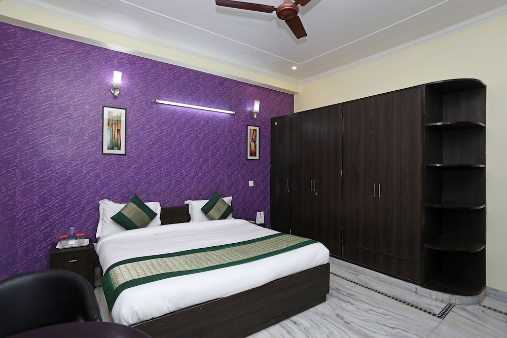 OYO 11606 Galaxy Inn