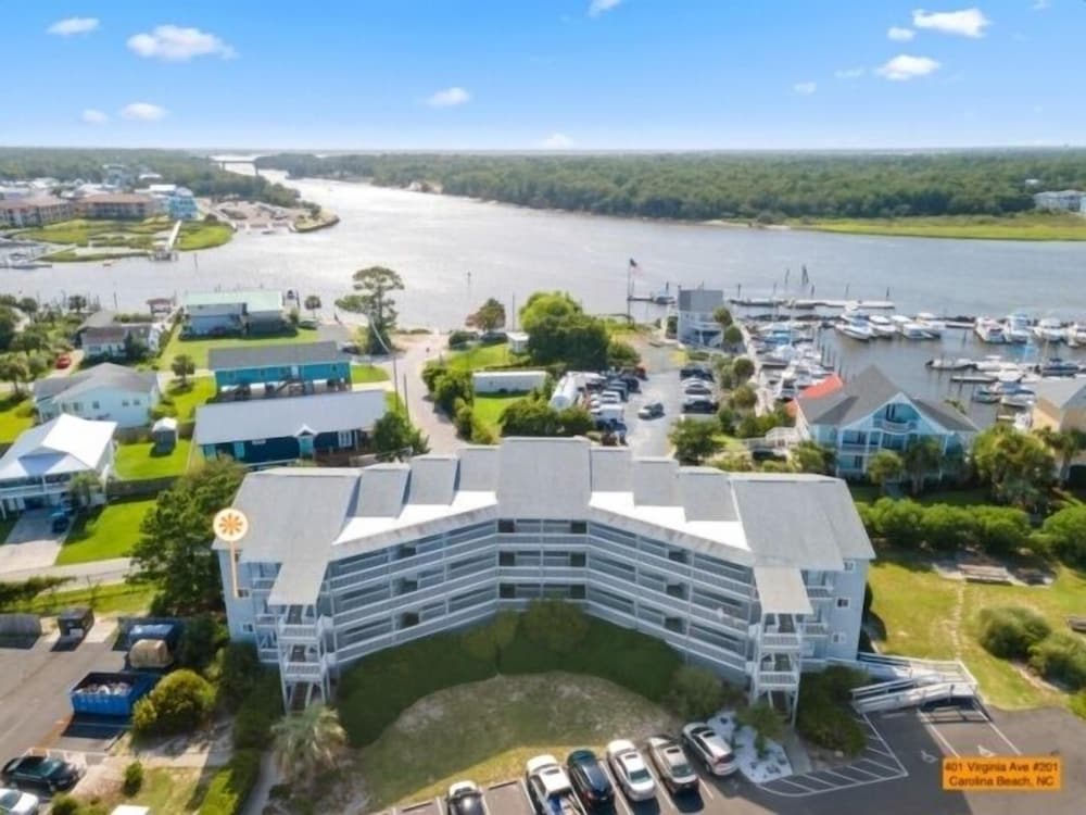 A Wave From It All 3 Bedroom Condo by RedAwning