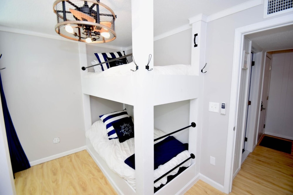 Aronimink 1b 2 Bedroom Condo