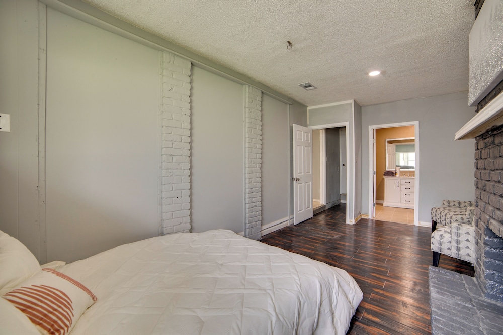 Pet-friendly Sachse Home: Large Fenced Yard