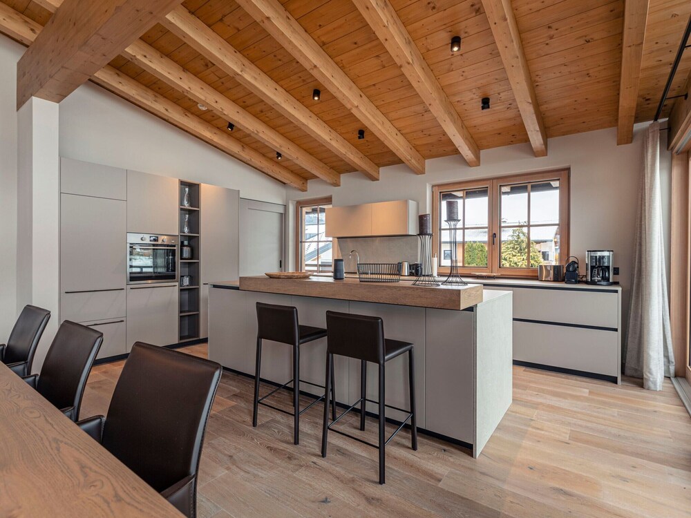 Luxury Penthouse, ski Lift Within Walking Distance
