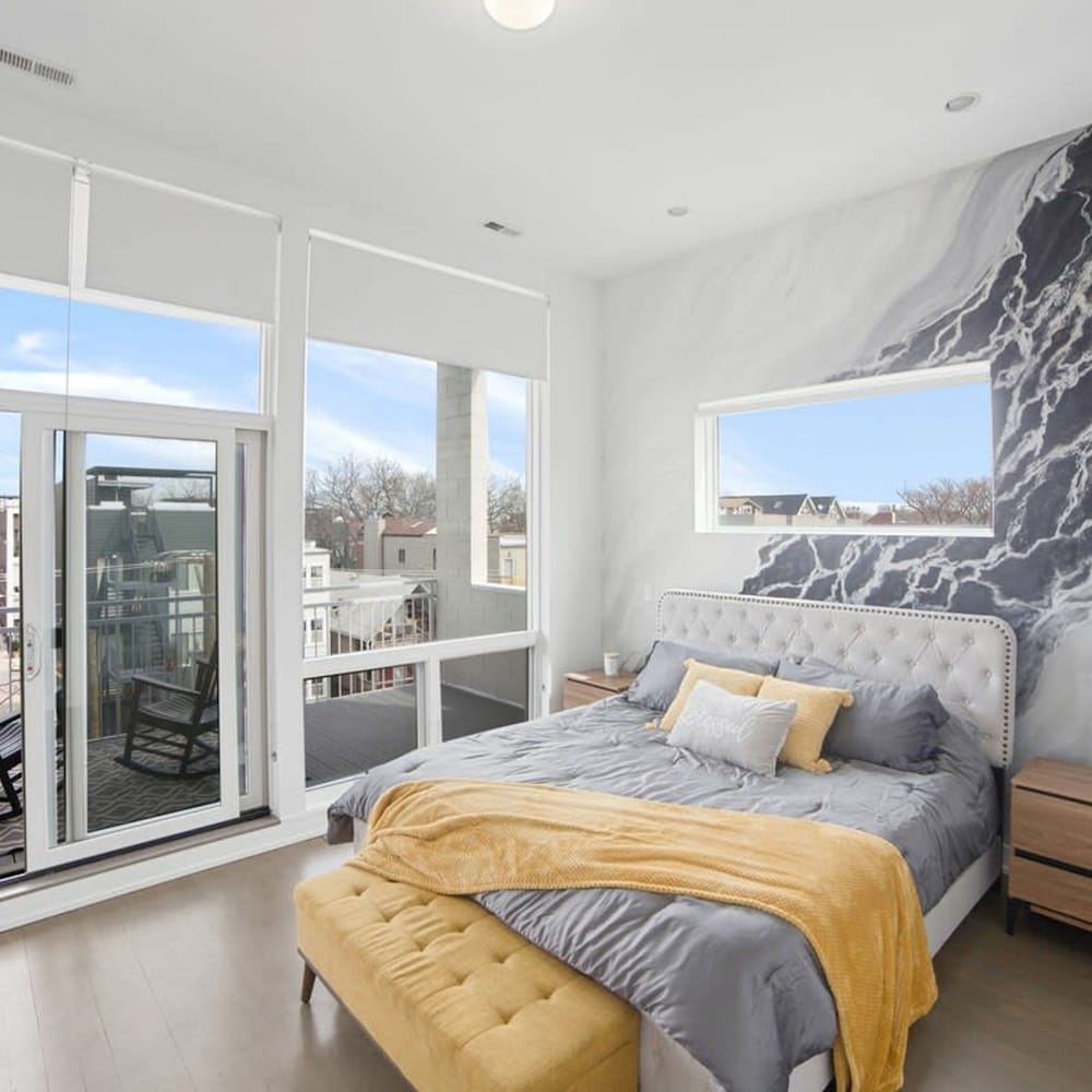 4-bedroom Penthouse w 2 Large Balconies Rooftop
