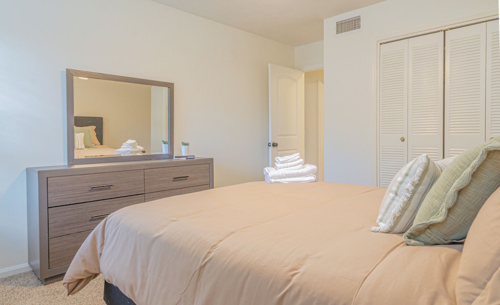 Relaxing 3BR Getaway with Pool and games