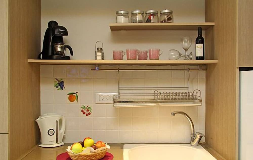 Nuriel Fruit & Guest House