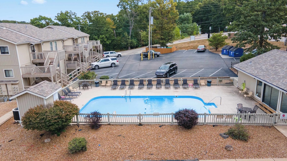 Indian Pointe Lake View Pets!