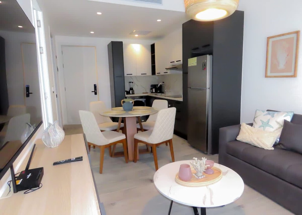 The Towers G406 NOK Fantastic 2BR Apartment by Vistacana Rentals