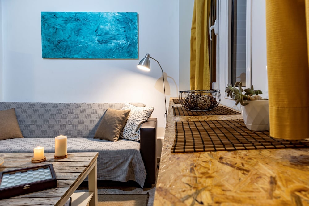 Downtown Central Suite With Private Parking