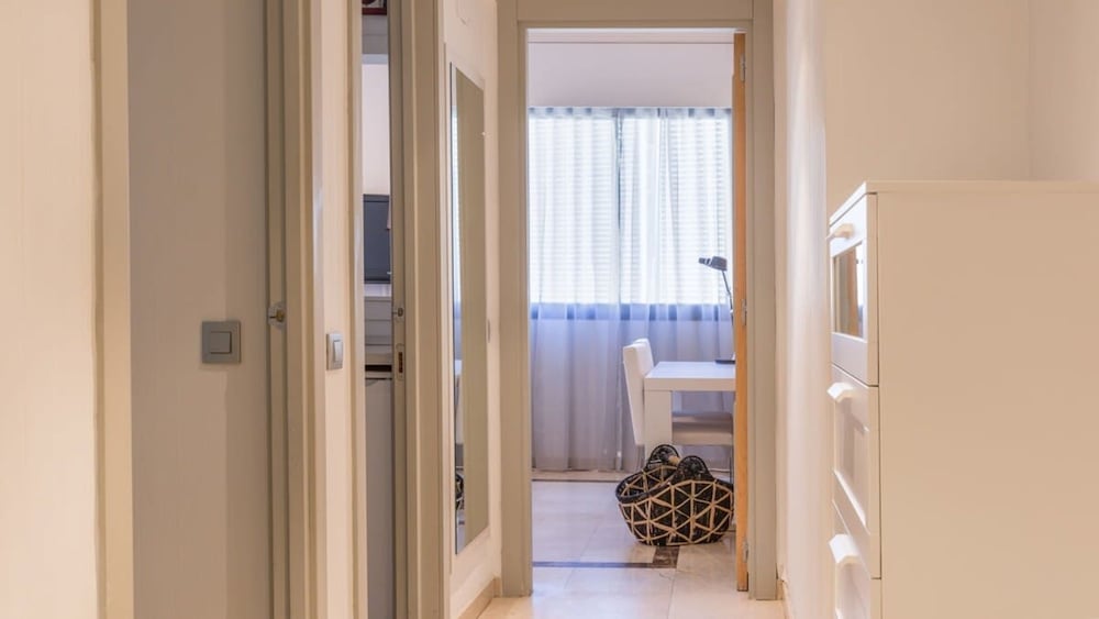 Engracia Square 1-bedroom Apartment in Chamber