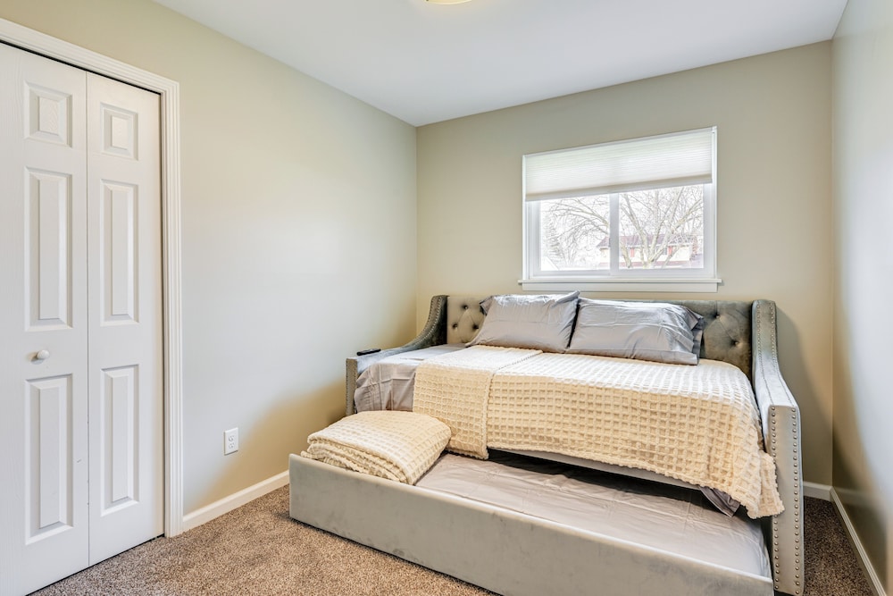 3 Mi to Dtwn Saginaw: Spacious & Updated Home!