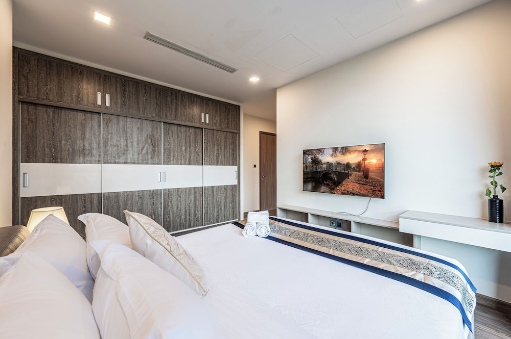 Vinhomes Central Park Apartment by Hava