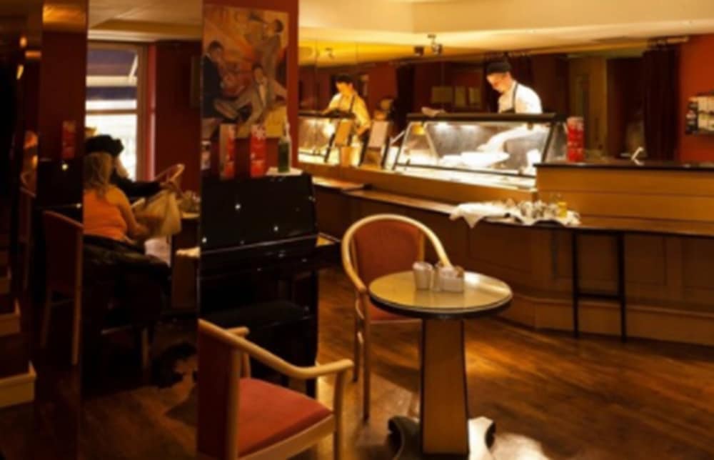 Limerick Vacations - Pery's Hotel - Property Image 8