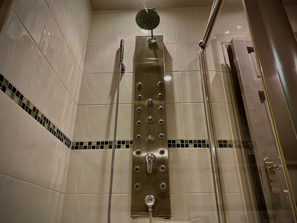 Captivating 4-bed Hot Tub House in Blackpool view 3