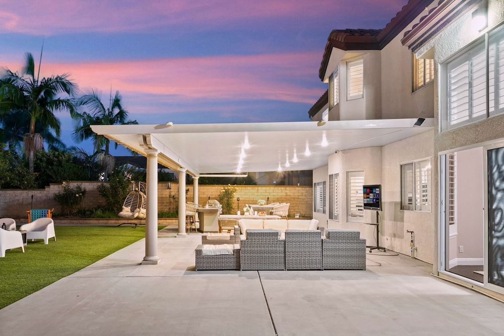 Luxury Pool Home w Theater Games Mountain View