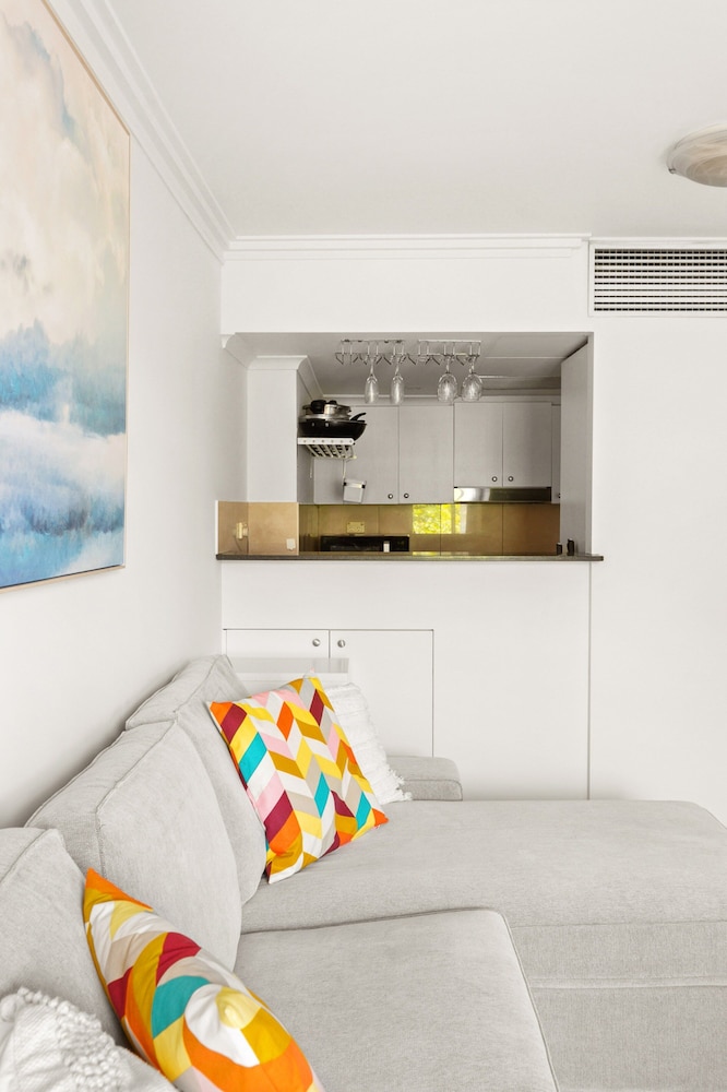 Green Views & Great Location: Inner-city 1-bed
