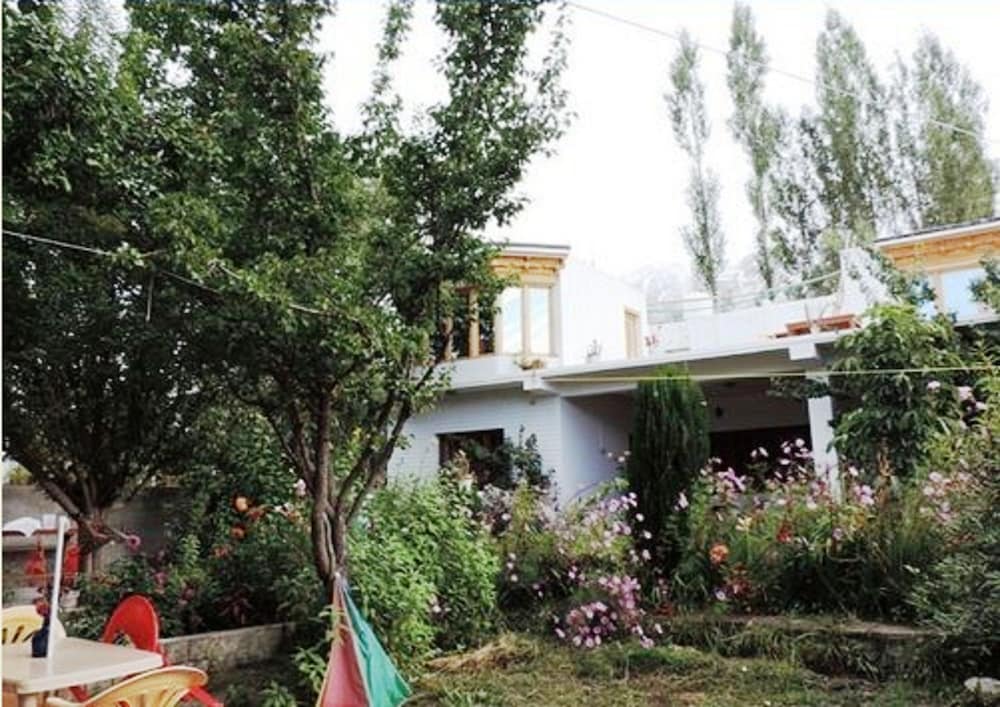 TIH A O Guest House & Home stay