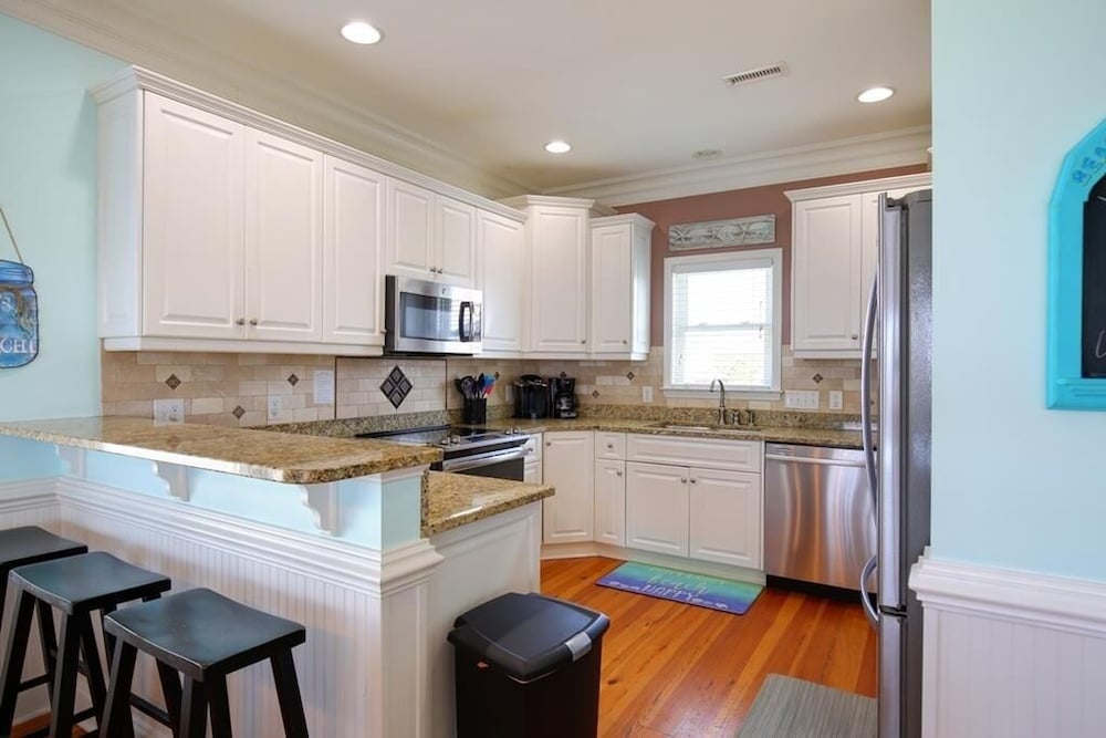Halfway To Heaven 5 Bedroom Home by RedAwning
