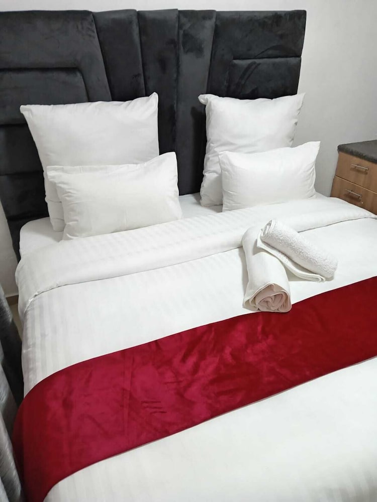 Gold Crown Self-catering Apartment