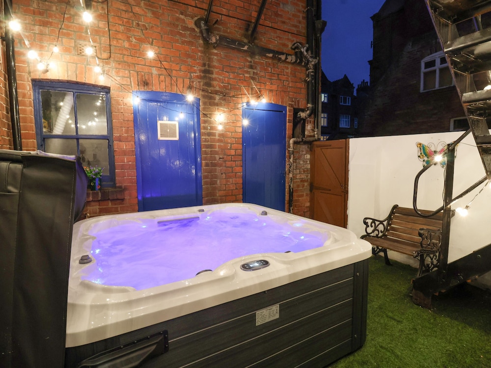 Lonsdale Villa