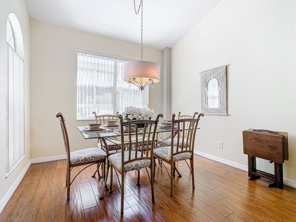 Spacious 5br Home W/ Private Pool+spa In Scenic Davenport Location 5 Bedroom Villa