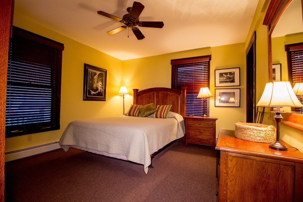 Marys Lake Lodge Mountain Resort and Condos