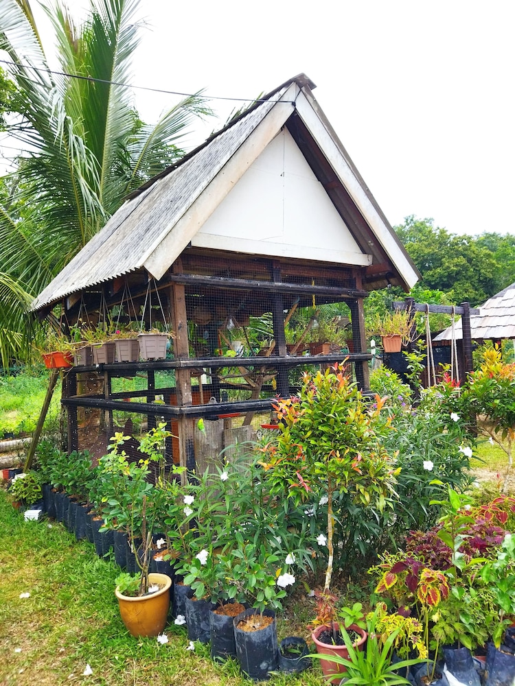 Tehel Farmhouse