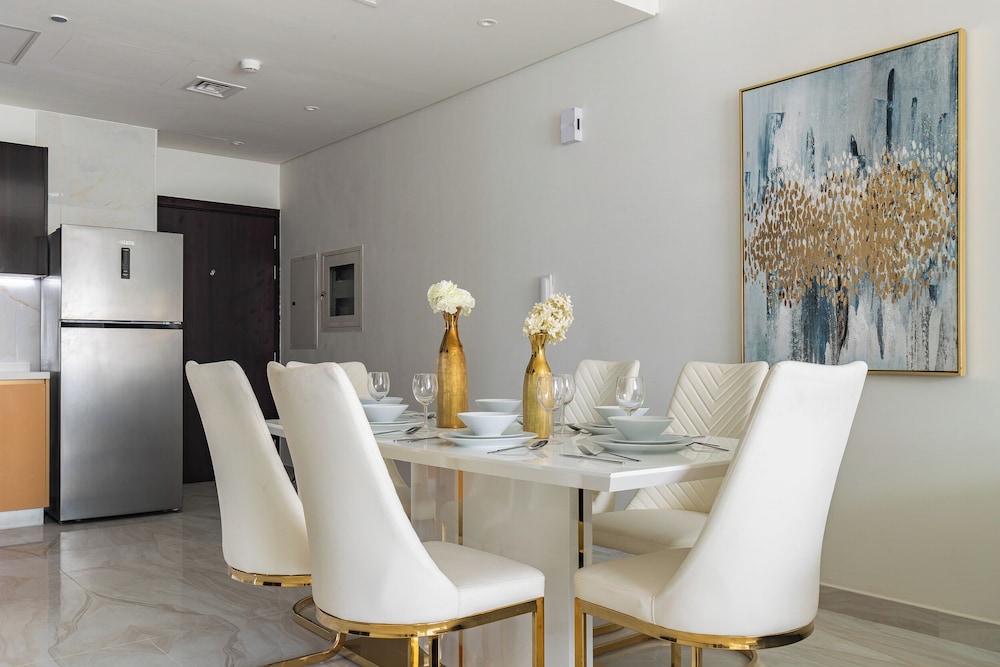 SIMPLY COMFORT Chic 3 Br Apartment with Private Pool