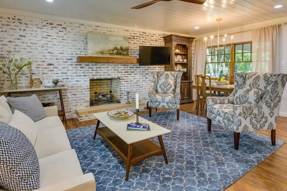 Freeport Waterfront Vacation Rental w/ Boat Launch view 3