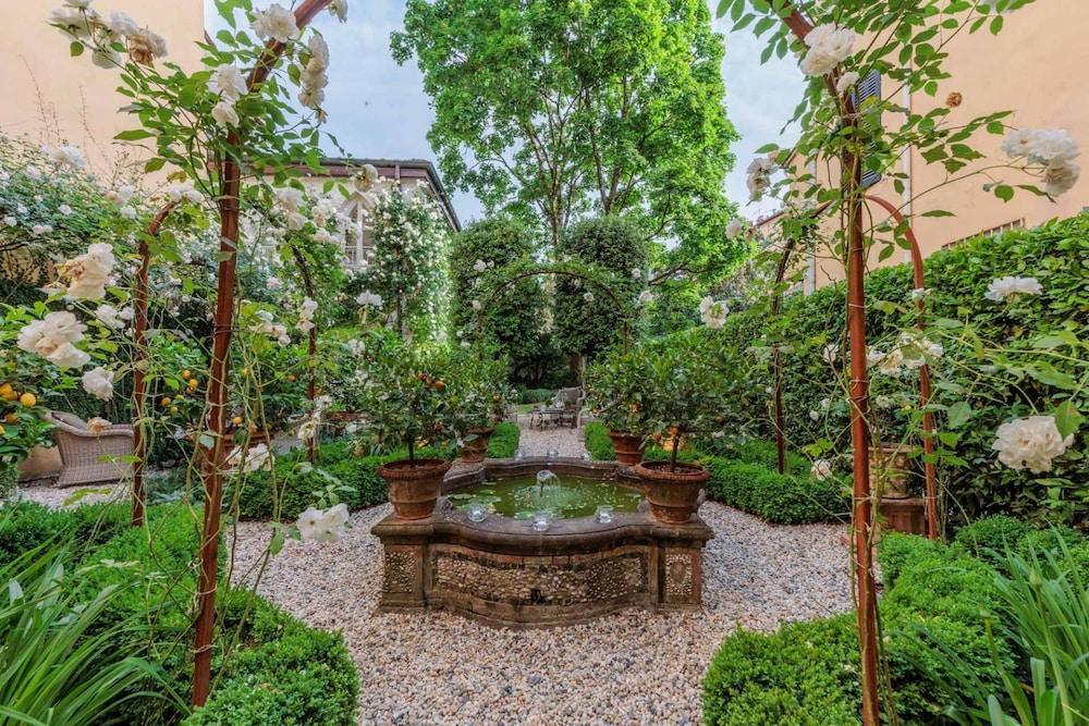 Casa Vanny an Apartment With Private Garden