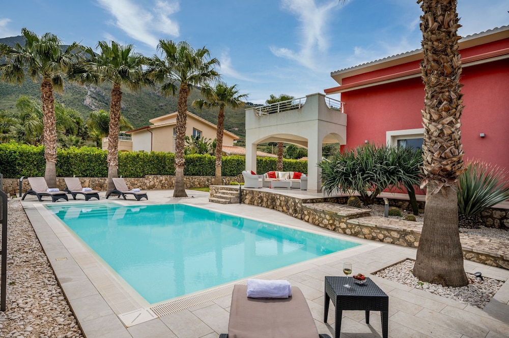 Villa Jacqueline con Piscina Privata 8 Posti Letto