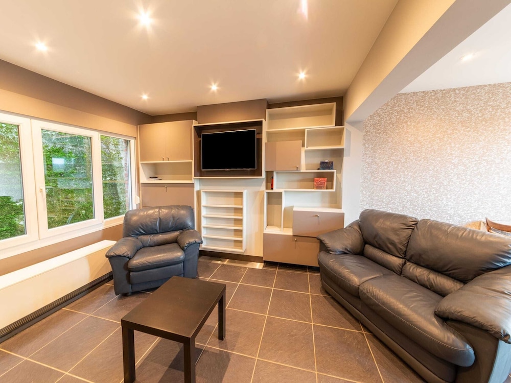 Magnificent Holiday Home With hot Tubs