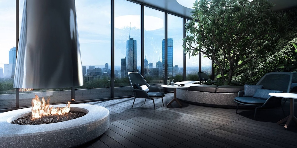 Southbank 2BR High City Views Enjoy Wine, Gym, Pool, Wifi