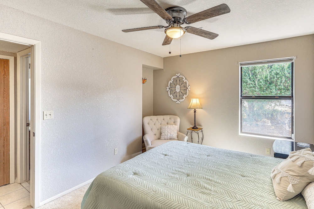 4 Mi to Beach & Boat Ramp: Lake Havasu City Abode!