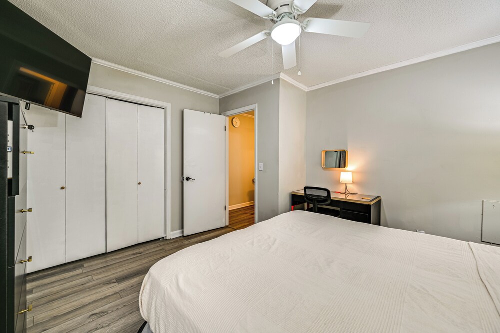 < 2 Mi to ECU & Medical District: Retreat w/ Patio