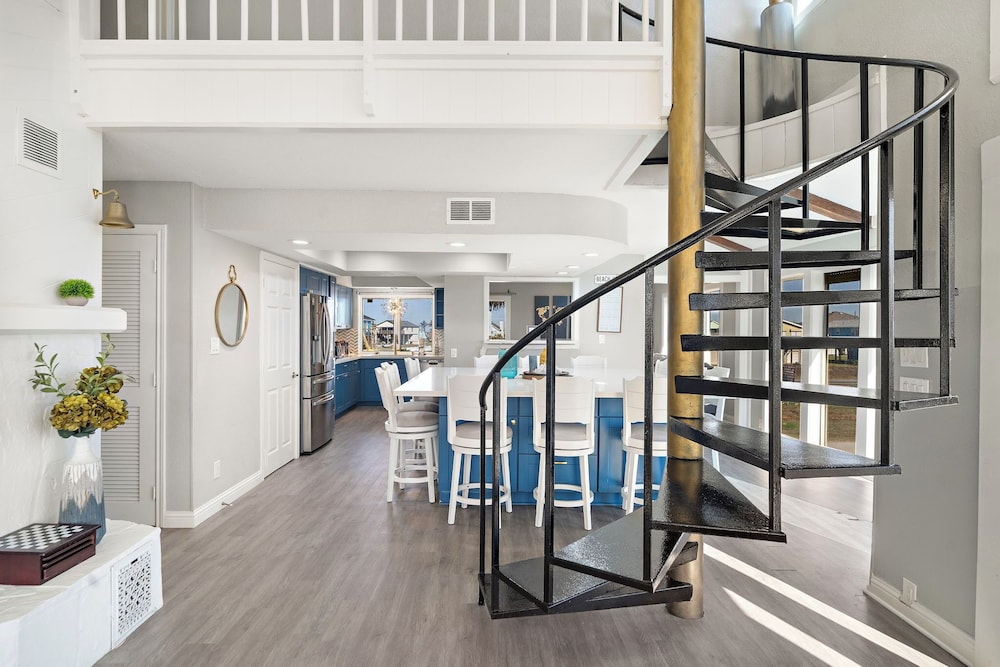 Captain's Manor by Ryson Vacation Rentals