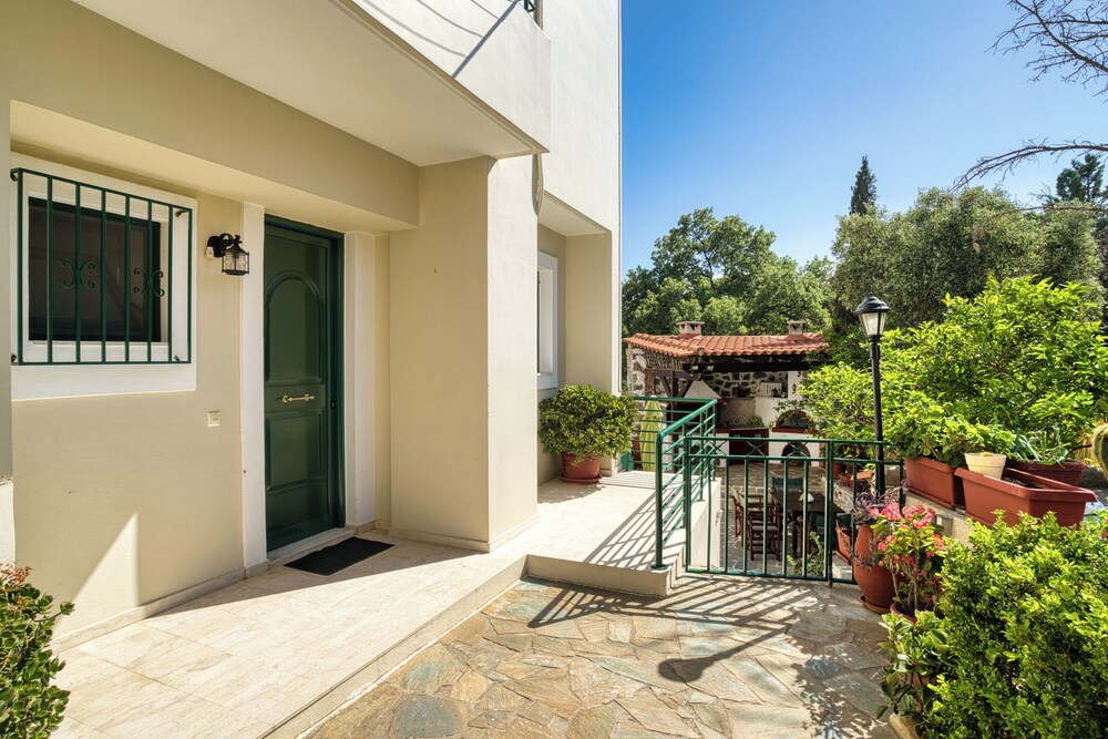 Marilizas Spacious Maisonette