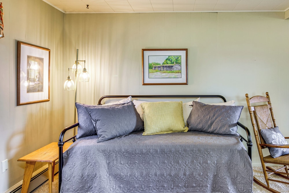 Pioneer-era Retreat in Sanborn w/ Museum Access