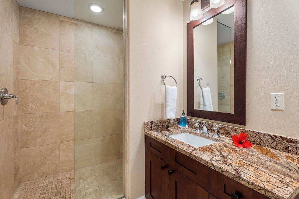 Private Beach Access Includes Concierge Outdoor Spacious Lanai!