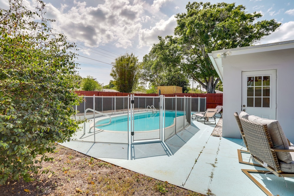 Sunny Kenneth City Vacation Rental w/ Private Pool view 2