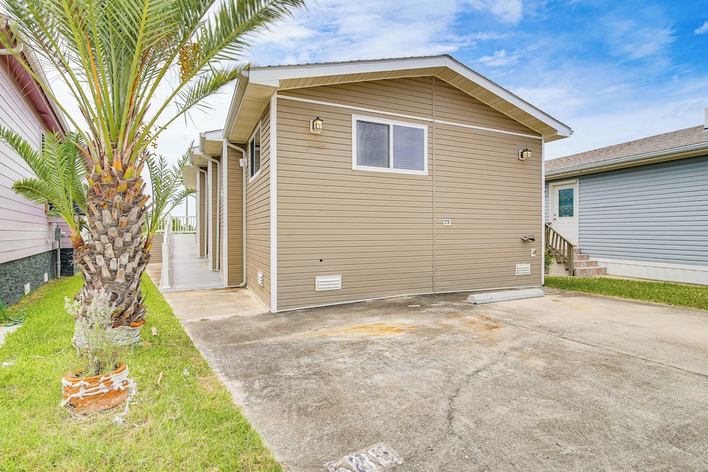 5 Mi to Beaches: Sunny Port Isabel Golf Retreat view 2