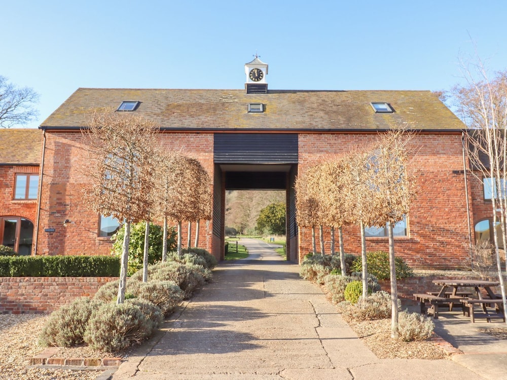 Fairoaks Barns