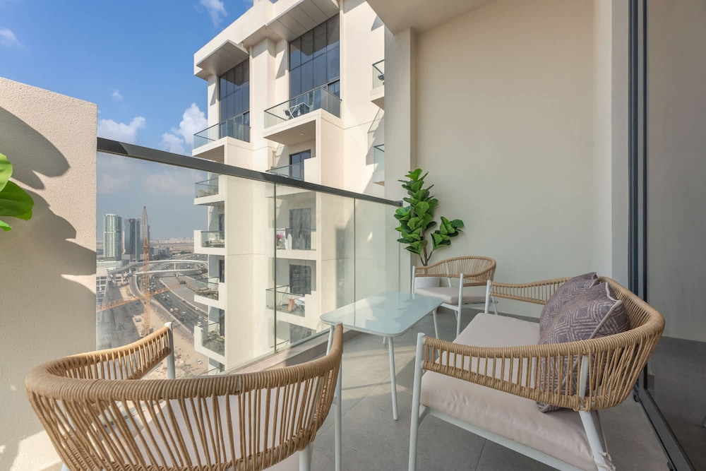 Sleek Studio in Jumeirah Village Triangle
