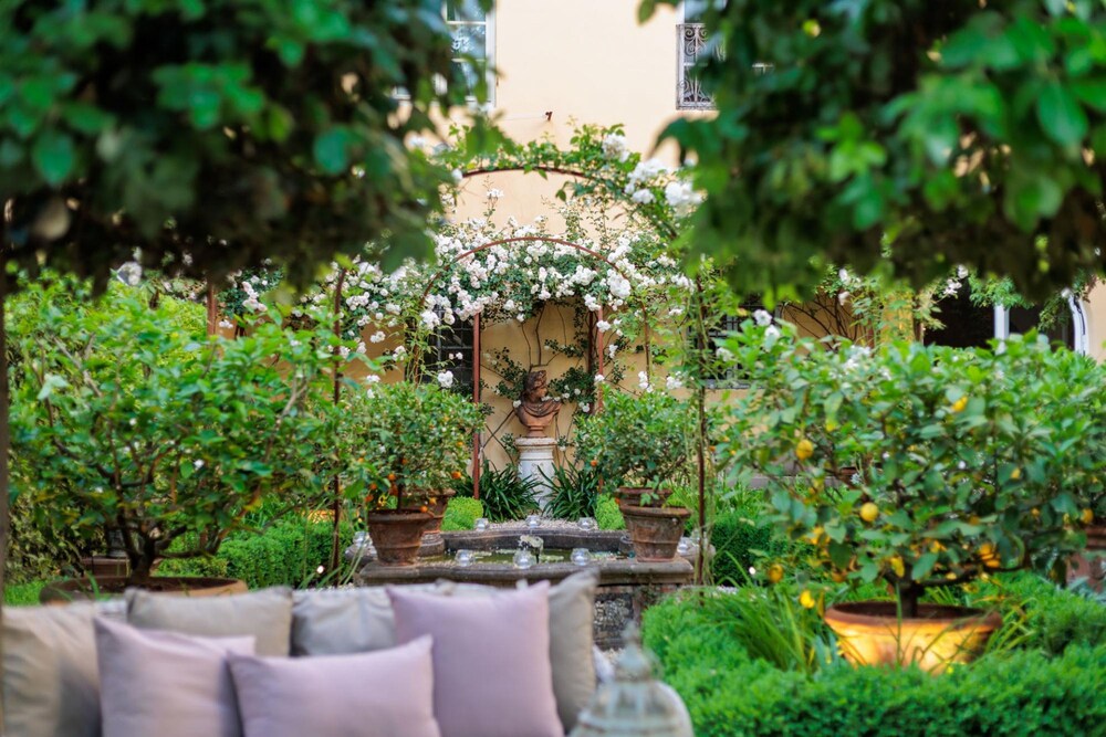 Casa Vanny an Apartment With Private Garden