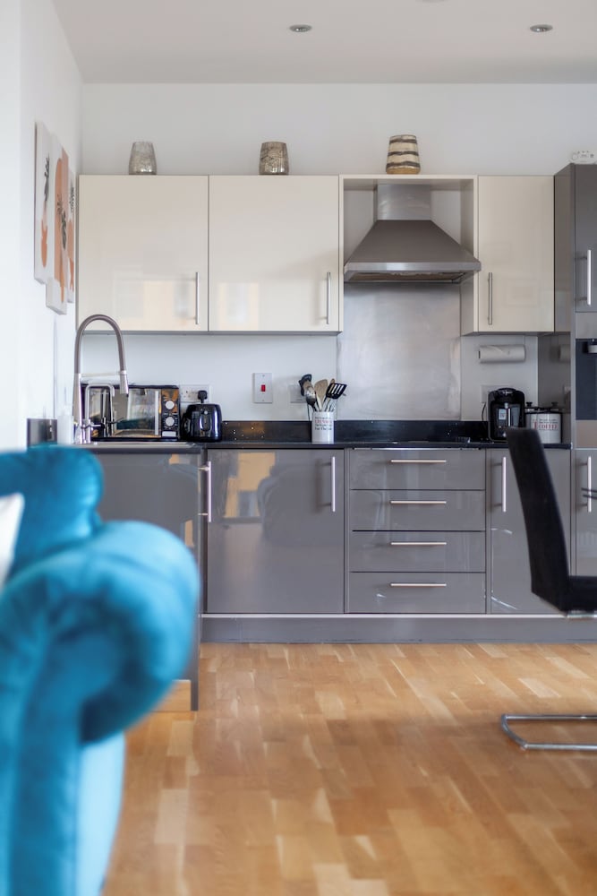 Modern 1bed with Panoramic View London view 4
