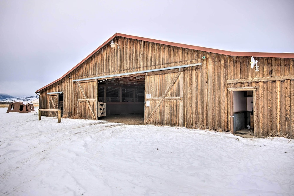 Picturesque Cabin < 1 Mi to Yellowstone River view 4
