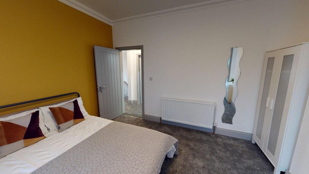 Sunderland Retreat Spacious 4 Bedroom House view 2