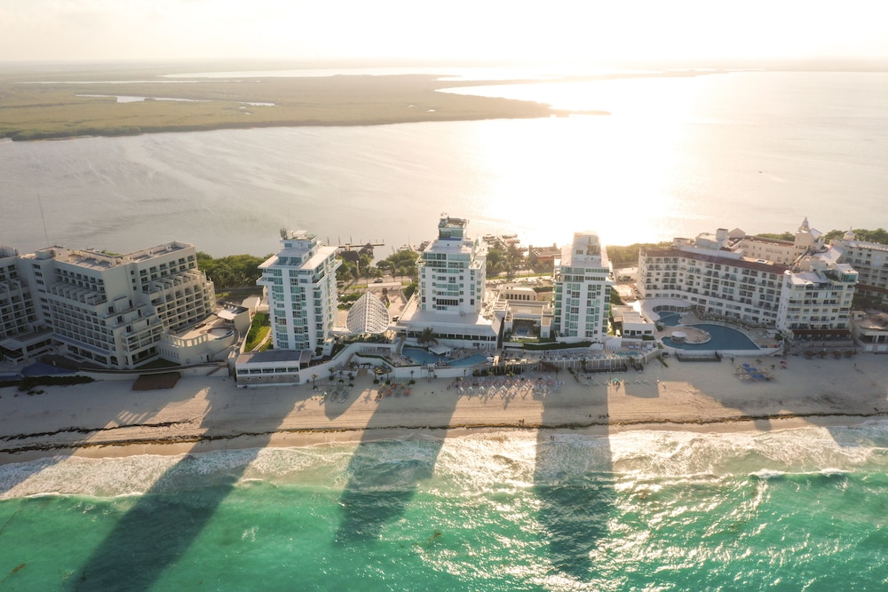 CHIC- Newly Renovated 1 BDR at the best beach